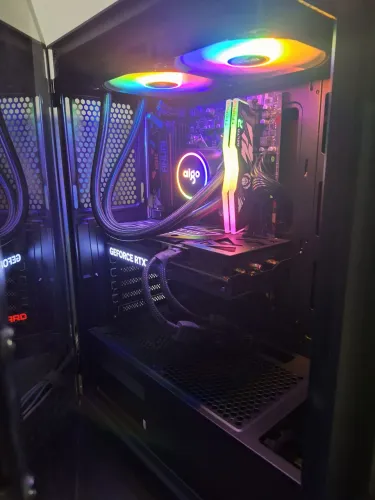 PC Gamer High-End RTX 4070 SUPER + Ryzen 5 5600 + 2.5TB SSD + Kit Redragon & Controle 8Bit