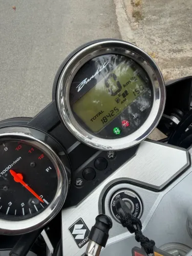 Bandit n1250 muito nova! Sem igual!