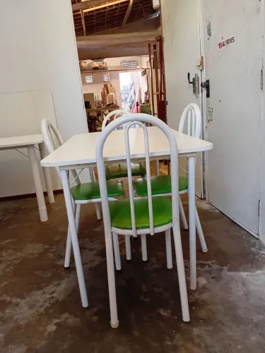 Mesa com 4 cadeiras