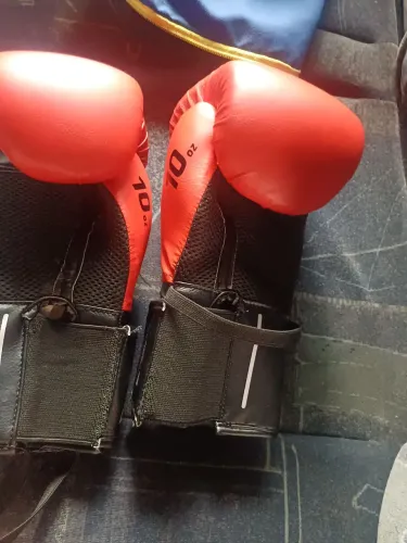 Luva boxing nova ! 90$ número 10