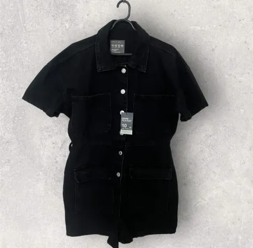 MACACÃO CURTO JEANS PRETO IMPORTADO NOVO COM ETIQUETA TAMANHO 44