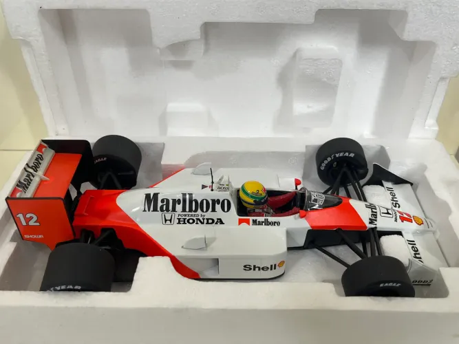 Ayrton Senna F1 Minichamps 1:18 McLaren MP4/4 - 1988 World Champion 