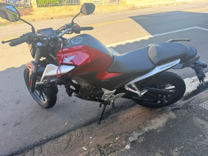 Moto muito nova muito conservada