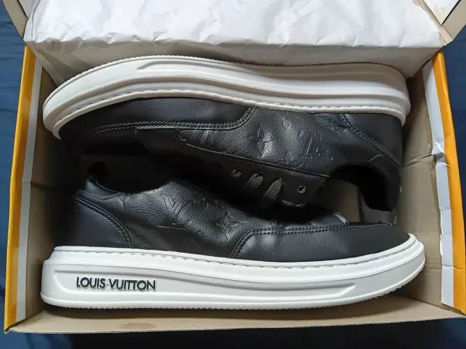? Tênis Louis Vuitton All Black - Estilo, Sofisticação e Conforto!