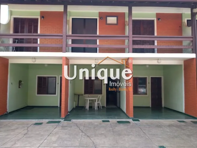 Casa em condomínio no Peró à venda