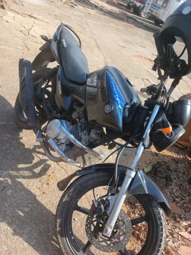 Vendo moto pra colônia ano YAMAHA 2016