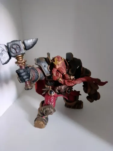 boneco do word of Warcraft magni bronzebeard