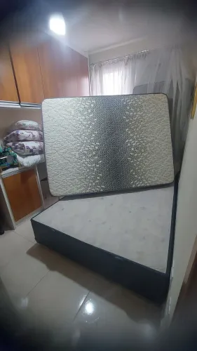 vende-se colchão casal de espuma semi novo com box