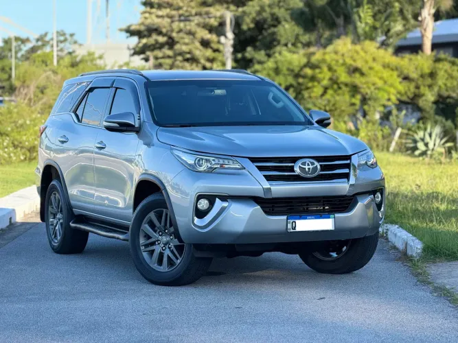Toyota Hilux SW4 SRX 4X4 2.8 TDI 16V Dies. Aut. 2017