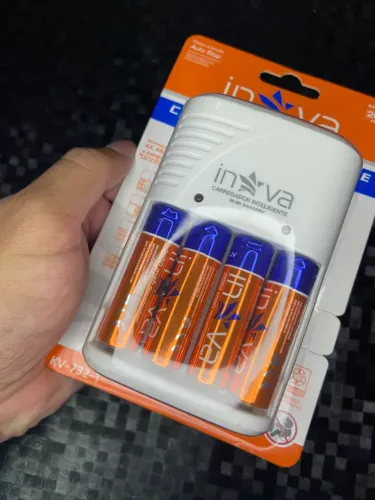 Carregador Inteligente Inova KV-732-1 com 4 pilhas AA