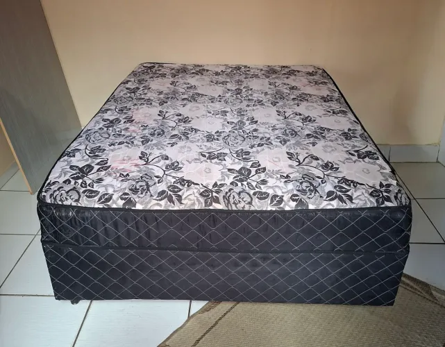 Cama box casal conjugada (BAURU)não entrego <br>LIMPA E SEM AVARIAS <br>NÃO ENTREGO