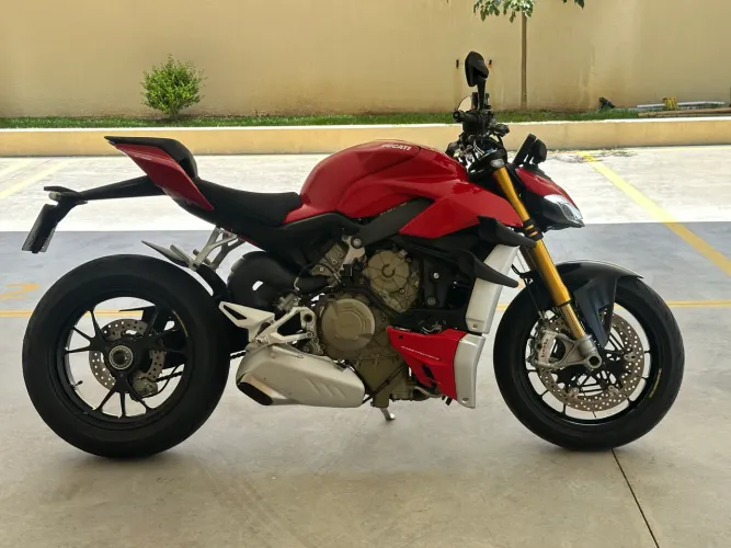 Ducati Street Fighter V4S 2022