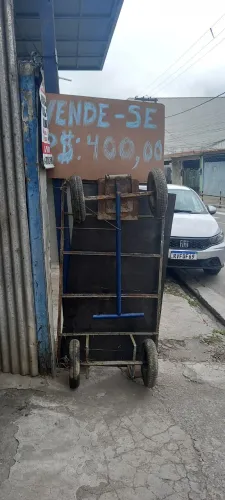 Carrinho de carga de 4 rodar.