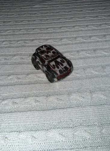 carrinho do modelo Hot Wheels Rocket Box preto com fogo