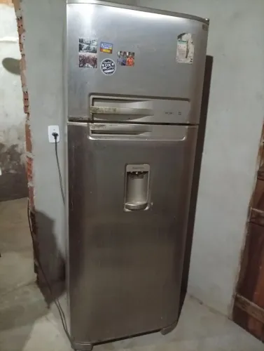 Galadeira Eletrolux inox