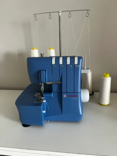 Máquina de costura overlock
