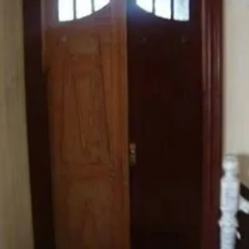 Restauração de pintura de portas .