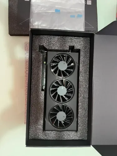 RX 9070 XFX Swift 16gb (Preta)