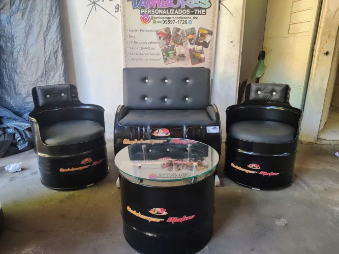 Conjunto de mesa , sofá e poltronas de tambor 200 litros