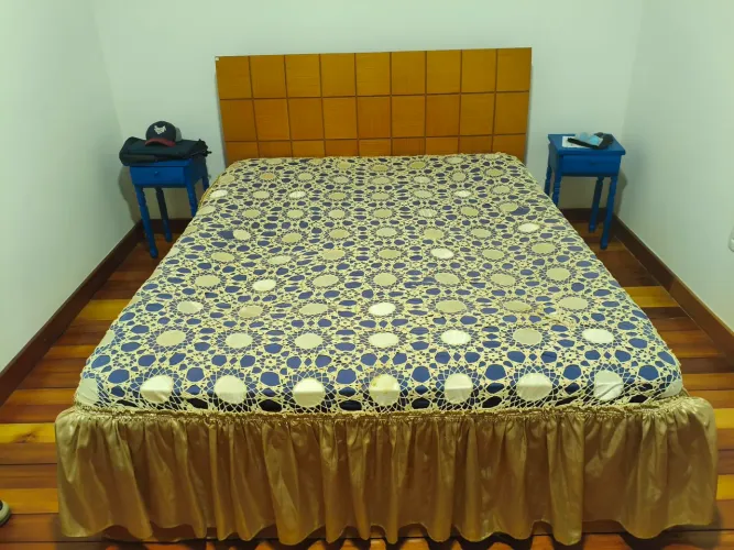 Vendo cama Queen com colchão