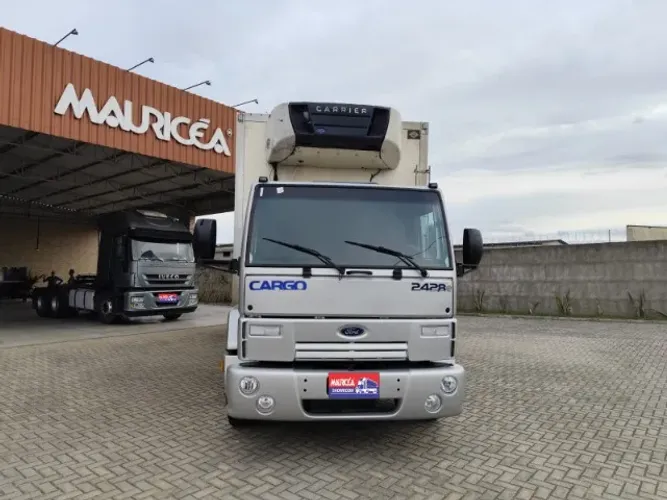 Ford Cargo 2428 E Ano 2011 - Único dono