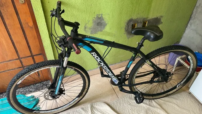 Vendo bicicleta com algumas avarias mínimas vendo barato pra sair logo fazer retirada