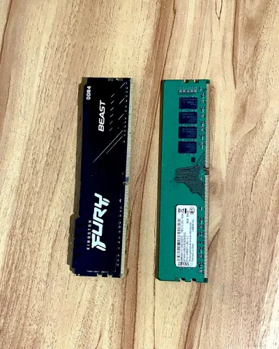 Memórias RAM 16 GB (2x8) DDR4 Kingston Fury Beast 8GB + DDR4 Smart 8GB