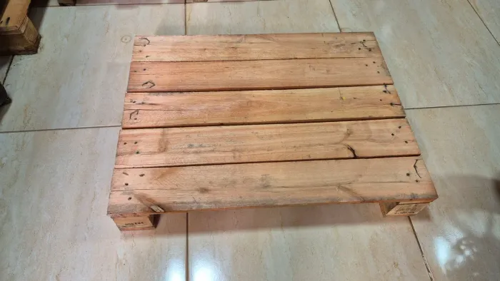 Pallets resistente, madeira eucalipto, medida 0.80 cm por 0.60 cm, entregamos.