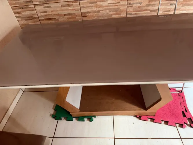 Vendo mesa de vidro com mds 6 cadeiras