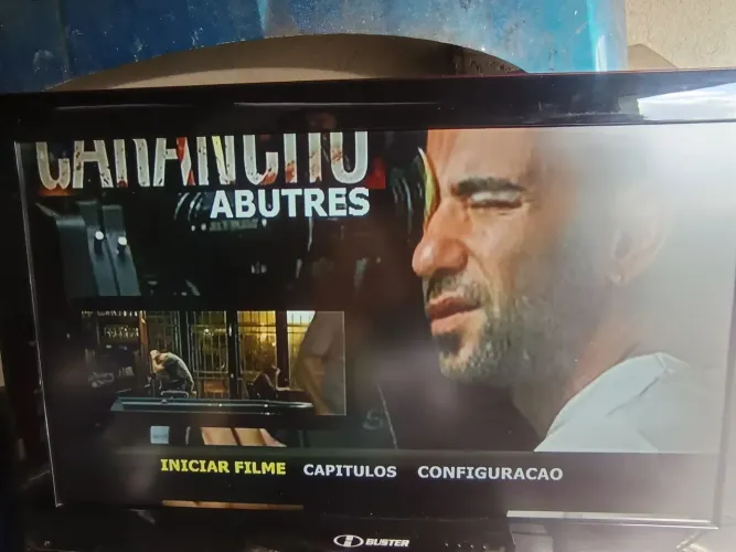Televisão Buster nova funcionando perfeitamente com dvd completo