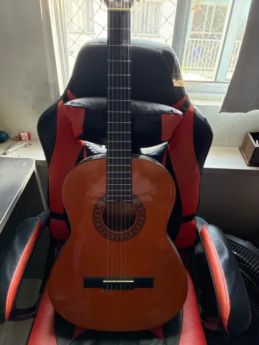 Vendo violão semi novo 