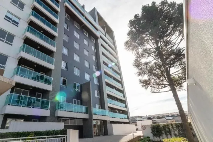 Apartamento seminovo mobiliado 2 quartos 1 garagem em Curitiba no Rebouças