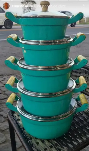 Conjunto de panelas ante derente