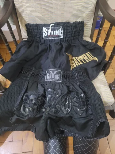 Par de luvas e caneleiras, 2 shorts de muay thai
