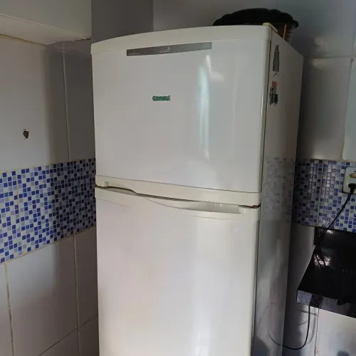 GELADEIRA A VENDA