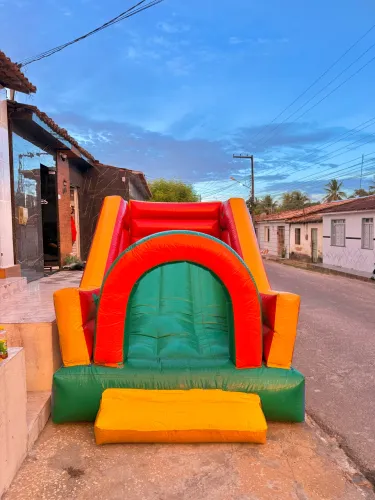 Vendo tobogã inflável 