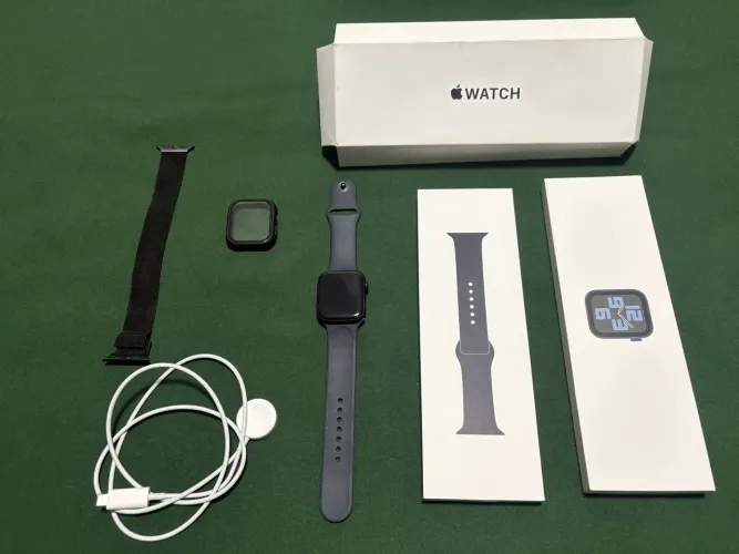 Apple Watch SE (GPS) 2 Geração / Midnight / 44mm
