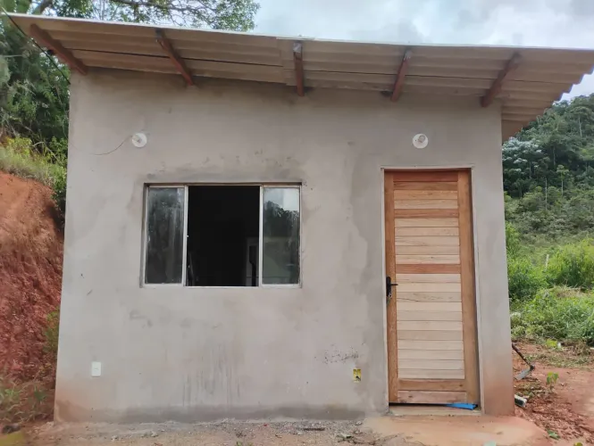 Vendo chácara com casa simples mobiliada em Santa Maria de Jetibá (Rio Plantoje)