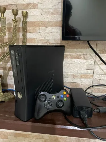 Xbox 360 S (Slim) - Excelente Estado