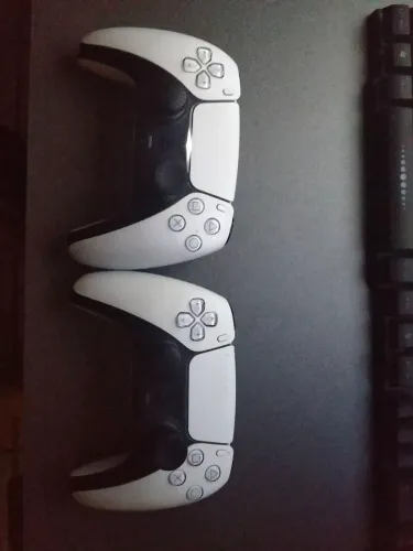 Ps5, dois controles,base com RGB e carregamento , multimídia 