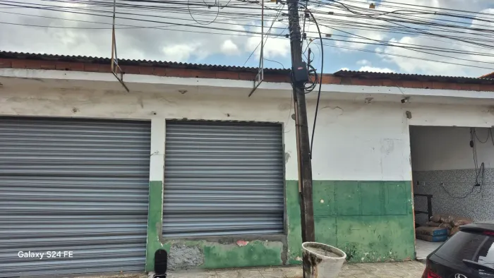 Ponto comercial e casa