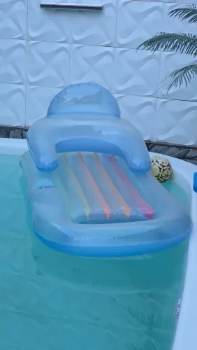 Poltrona inflável para piscina 