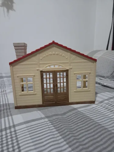 Casa avulso da casa do telhado vermelho Sylvanian Families.