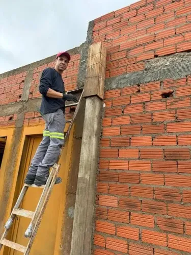 Serviços, sou pedreiro disponível só respondo no whatssap *