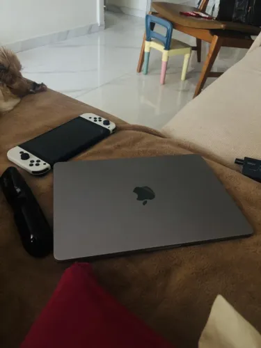 MacBook Air M3 13,6" 8GB 256GB Cinza-espacial - Impecável
