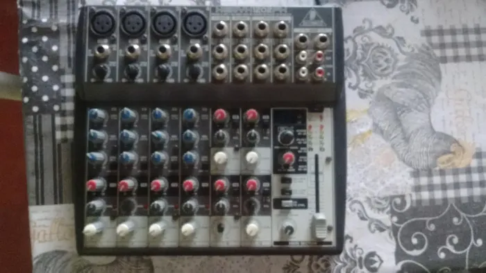 Mesa de som pequena