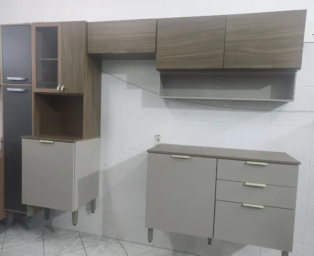 Vende armário de cozinha NUNCA USADO NÃO ENTREGO NÃO DESMONTO 1100,00 RETIRAR EM JANDIRA 