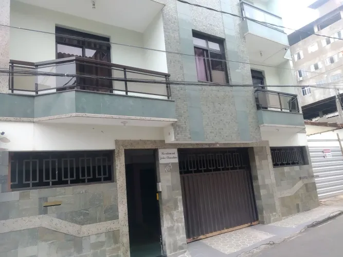 Aluga-se apartamento no centro de Manhuaçu.