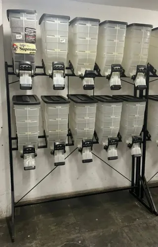 Dispenser expositor de ração a granel