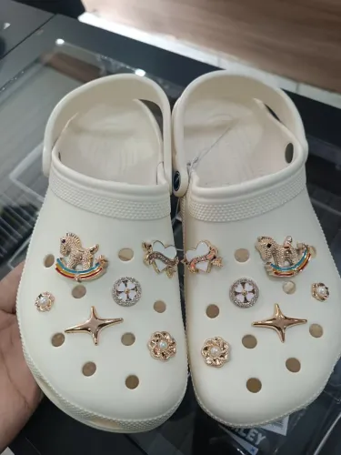CROCS EVA COM BOTONS